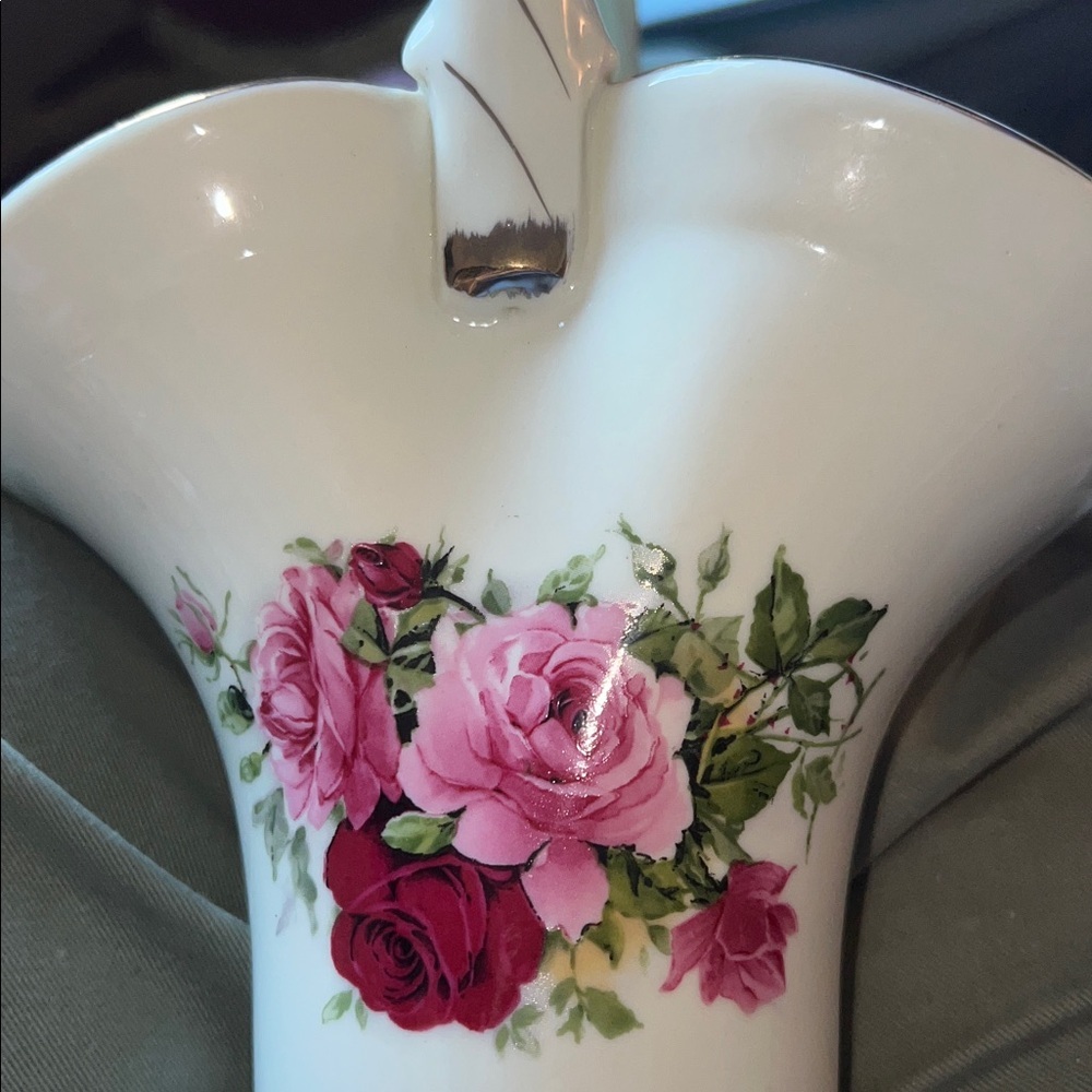 Formalities by Baum Bros Vintage Ceramic Floral Rose Basket Vase Trimmed in Gold - Picture 3 of 14